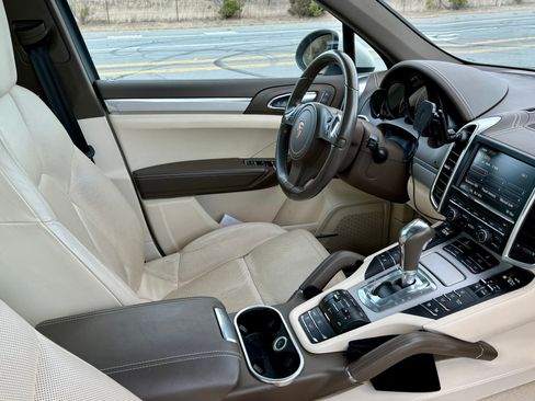 Used 2012 Porsche Cayenne S image 19
