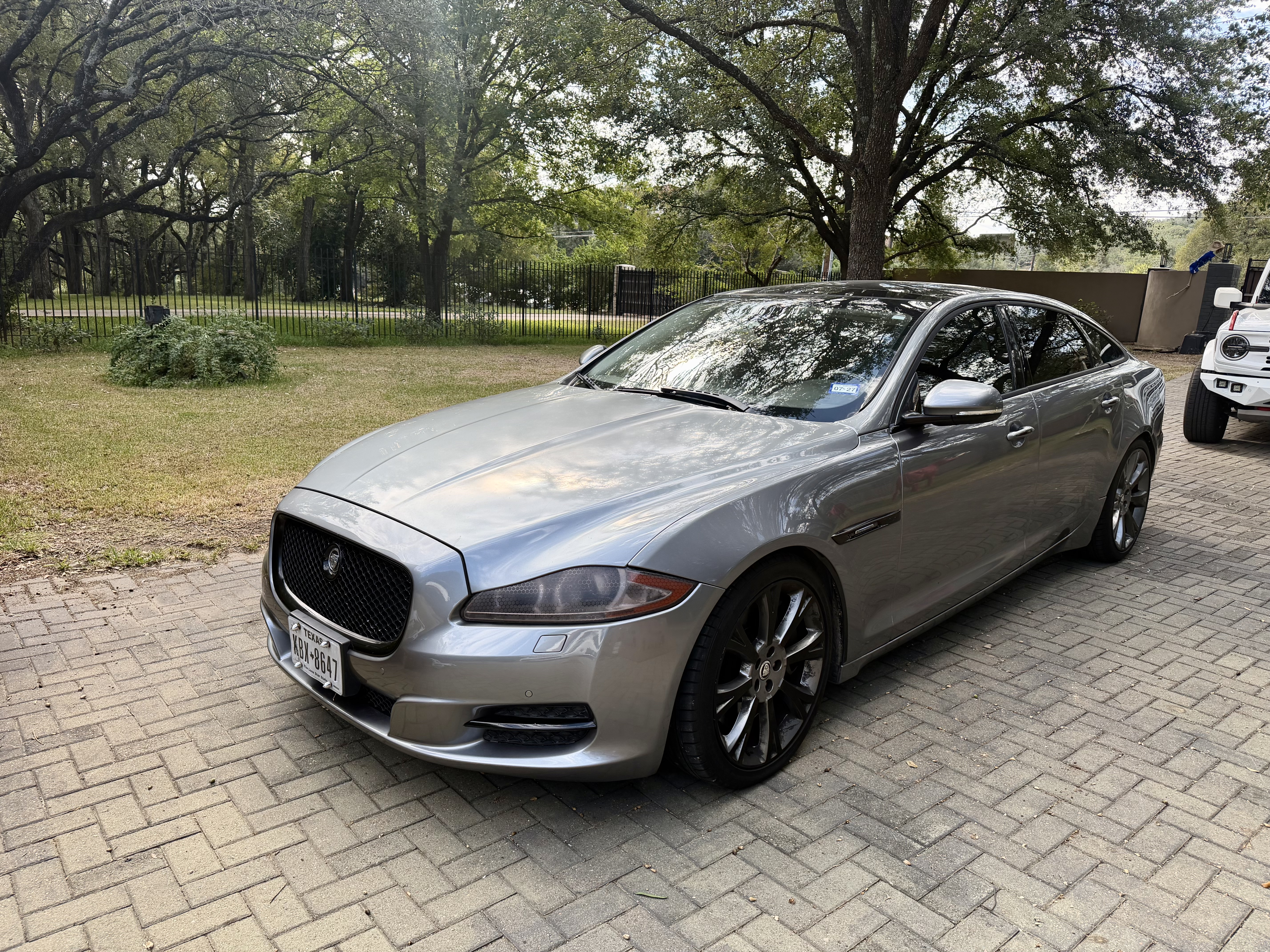Used 2011 Jaguar XJ L Supercharged RWD image 2
