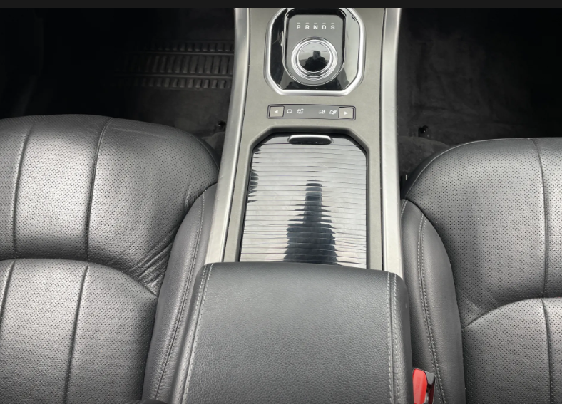Used 2019 Land Rover Range Rover Evoque Landmark Edition AWD/4WD image 10