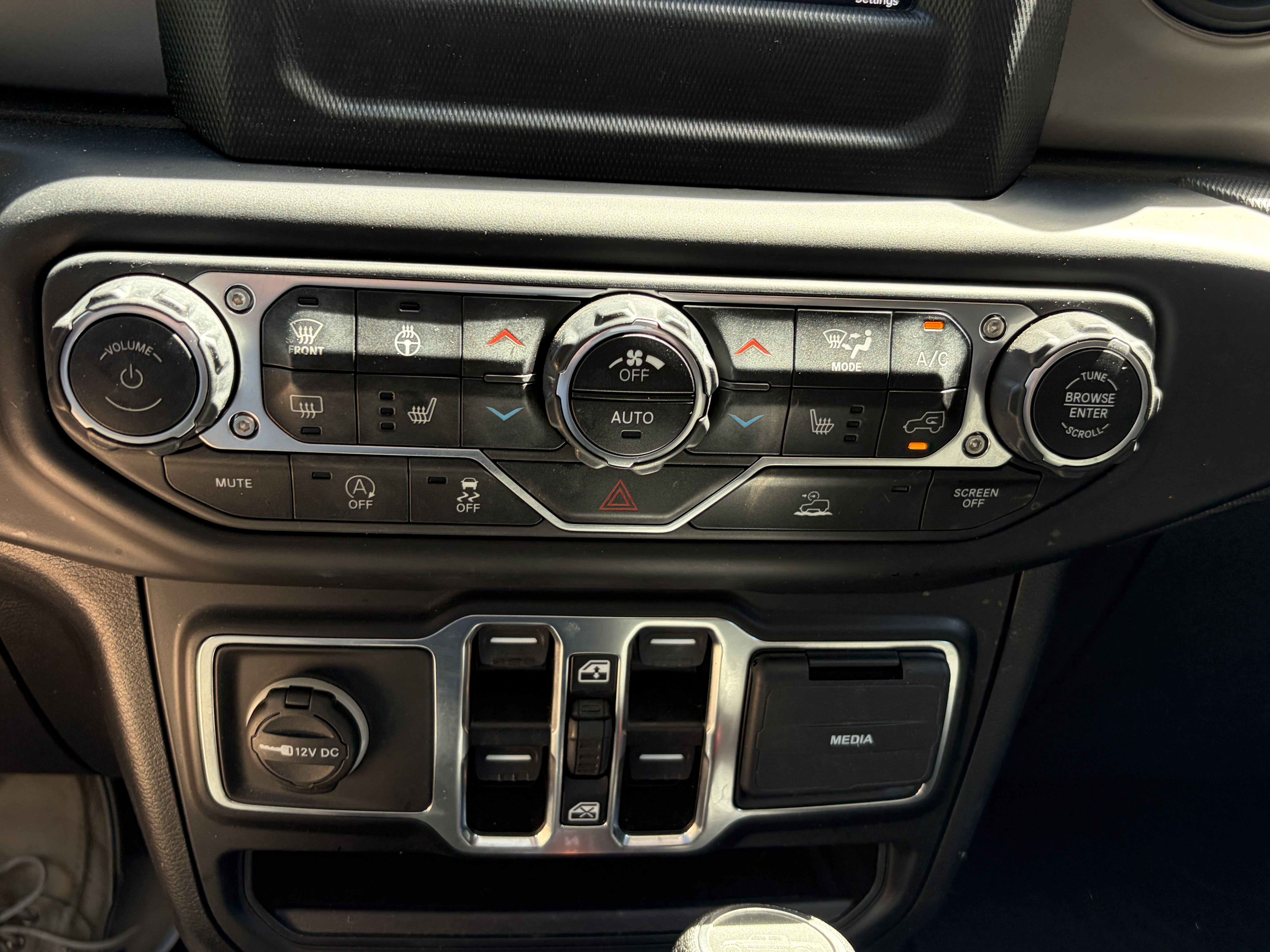 Used 2021 Jeep Gladiator Sport AWD/4WD image 15