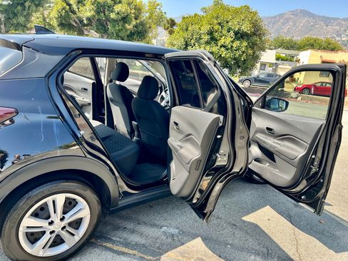 Used 2021 Nissan Kicks S FWD image 13