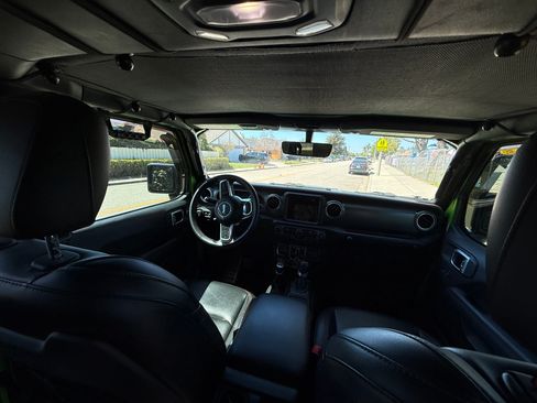 Used 2018 Jeep Wrangler Unlimited Rubicon image 12