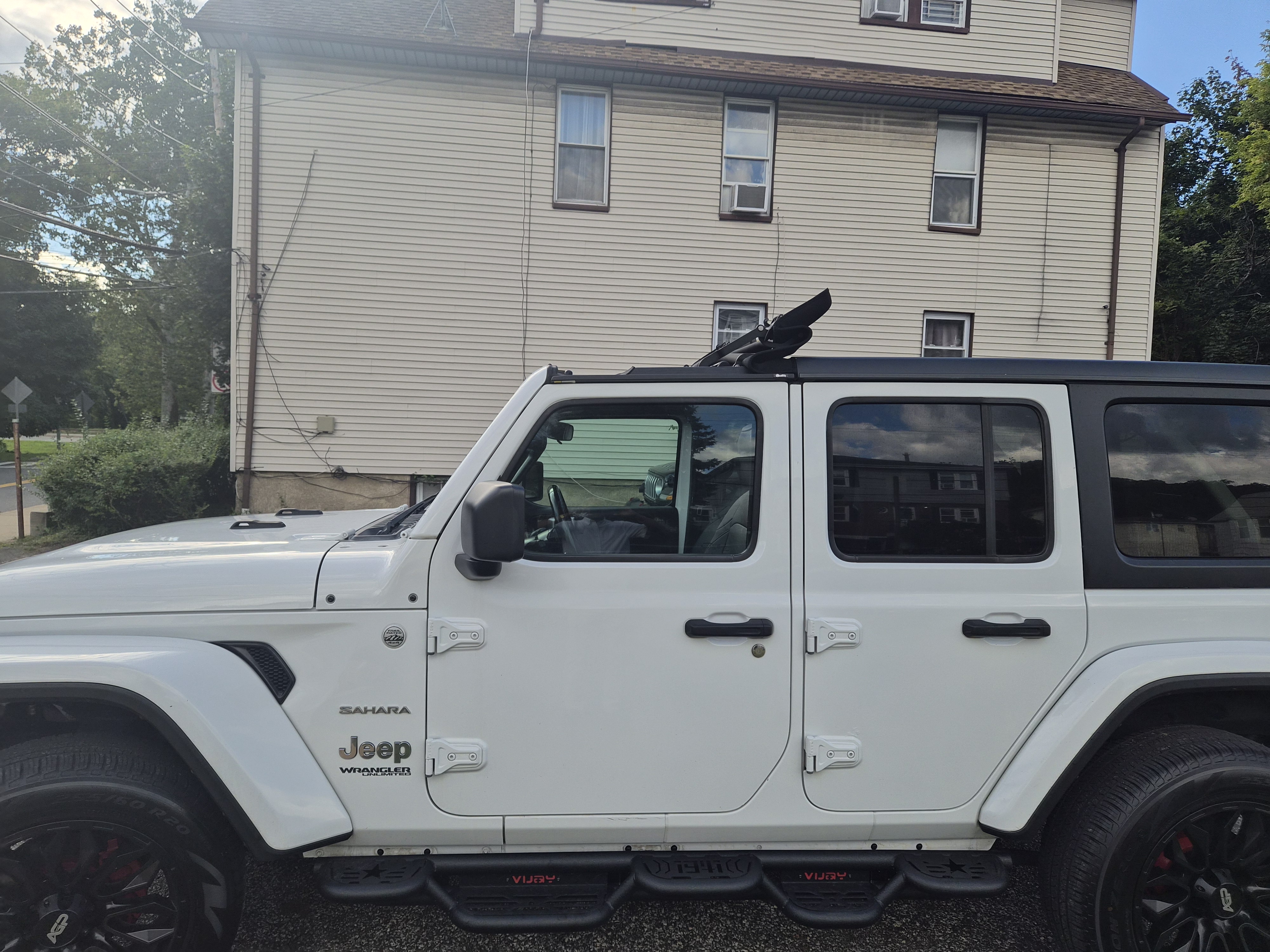 Used 2020 Jeep Wrangler Unlimited Sahara AWD/4WD image 10