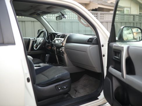 Used 2011 Toyota 4Runner SR5 image 14