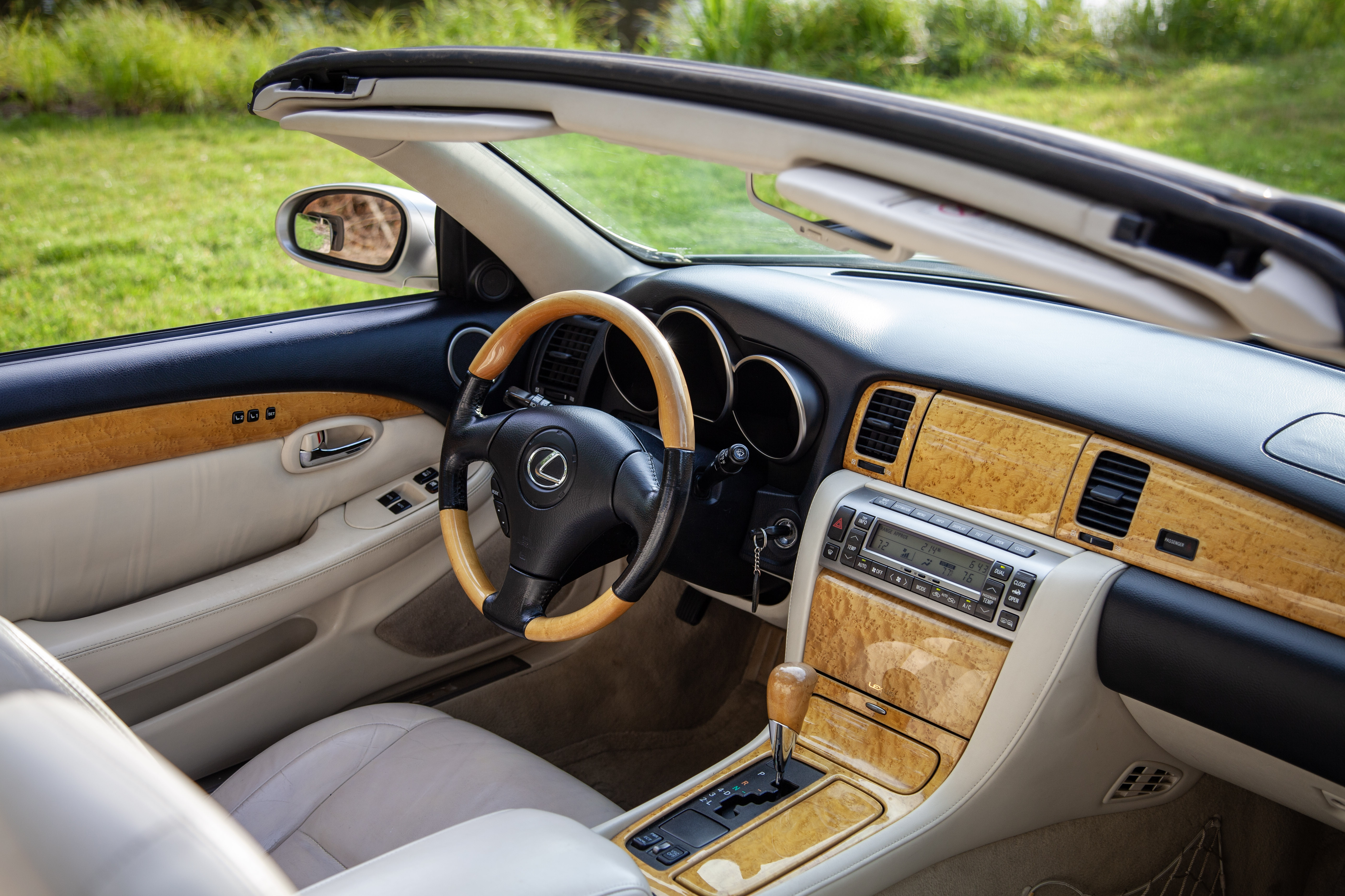 Used 2005 Lexus SC 430 Convertible RWD image 12