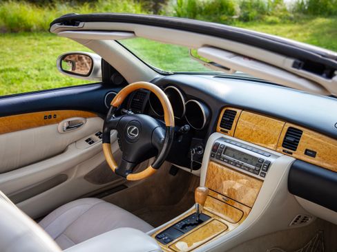 Used 2005 Lexus SC 430 Convertible RWD image 12