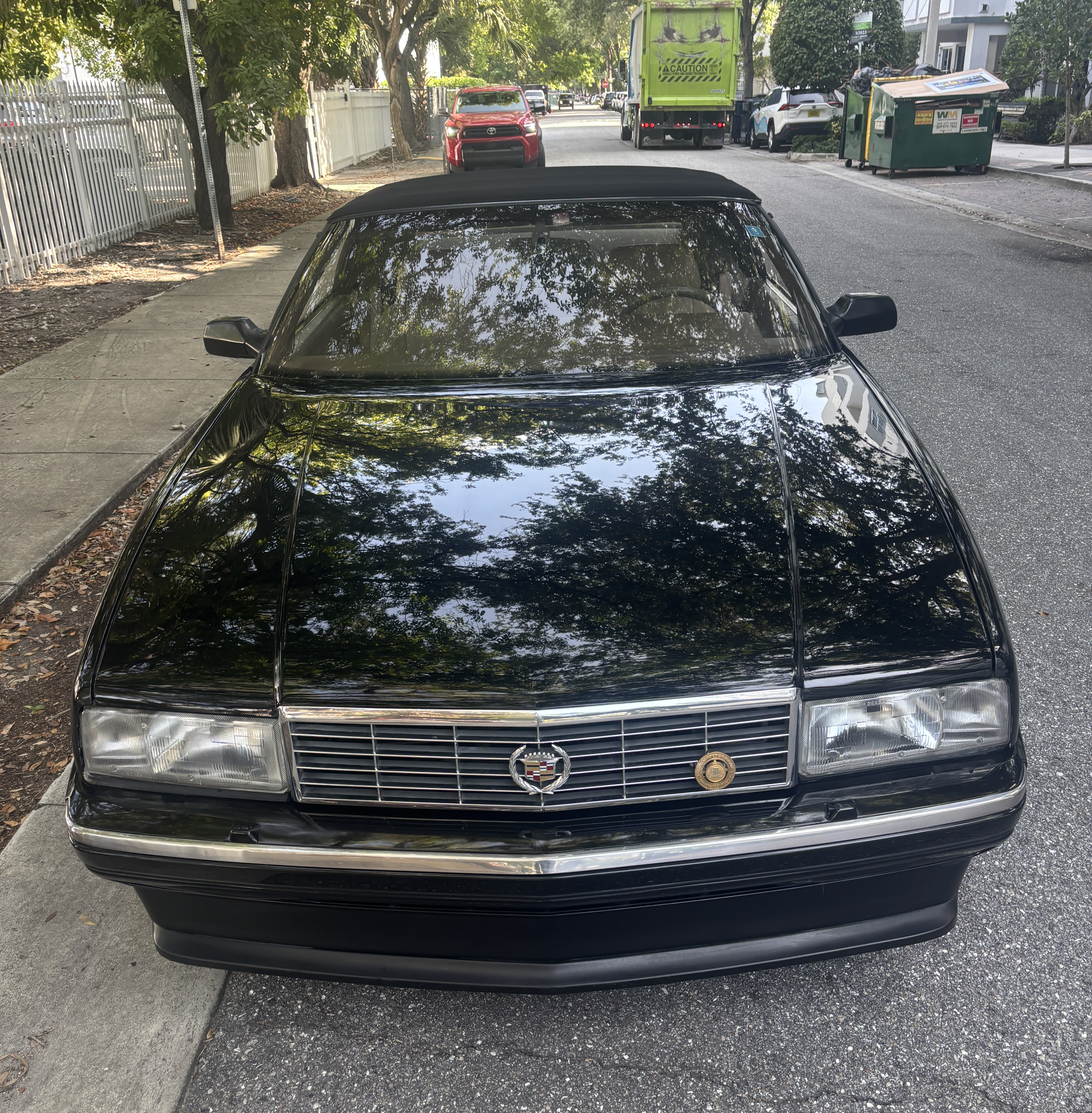 Used 1993 Cadillac Allante FWD image 2