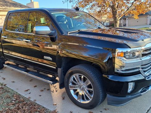 Used 2017 Chevrolet Silverado 1500 High Country image 9