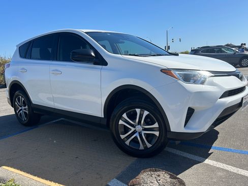 Used 2018 Toyota RAV4 LE w/ All Weather Liner Package FWD image 2