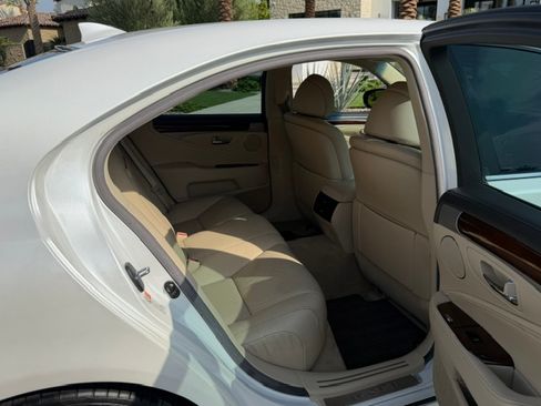 Used 2017 Lexus LS 460 w/ Comfort Package RWD image 18