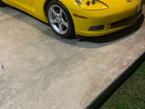 Used 2006 Chevrolet Corvette Coupe 2D image 2