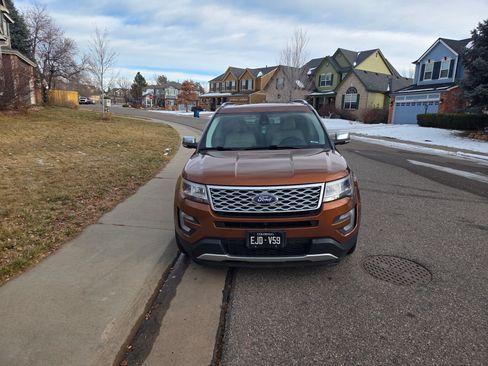 Used 2017 Ford Explorer Platinum image 5