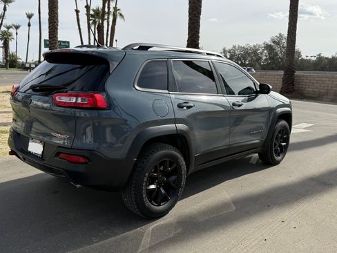 Used 2015 Jeep Cherokee Trailhawk w/ Comfort/Convenience Group image 8