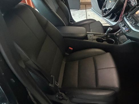 Used 2019 Chevrolet Impala LT FWD image 17