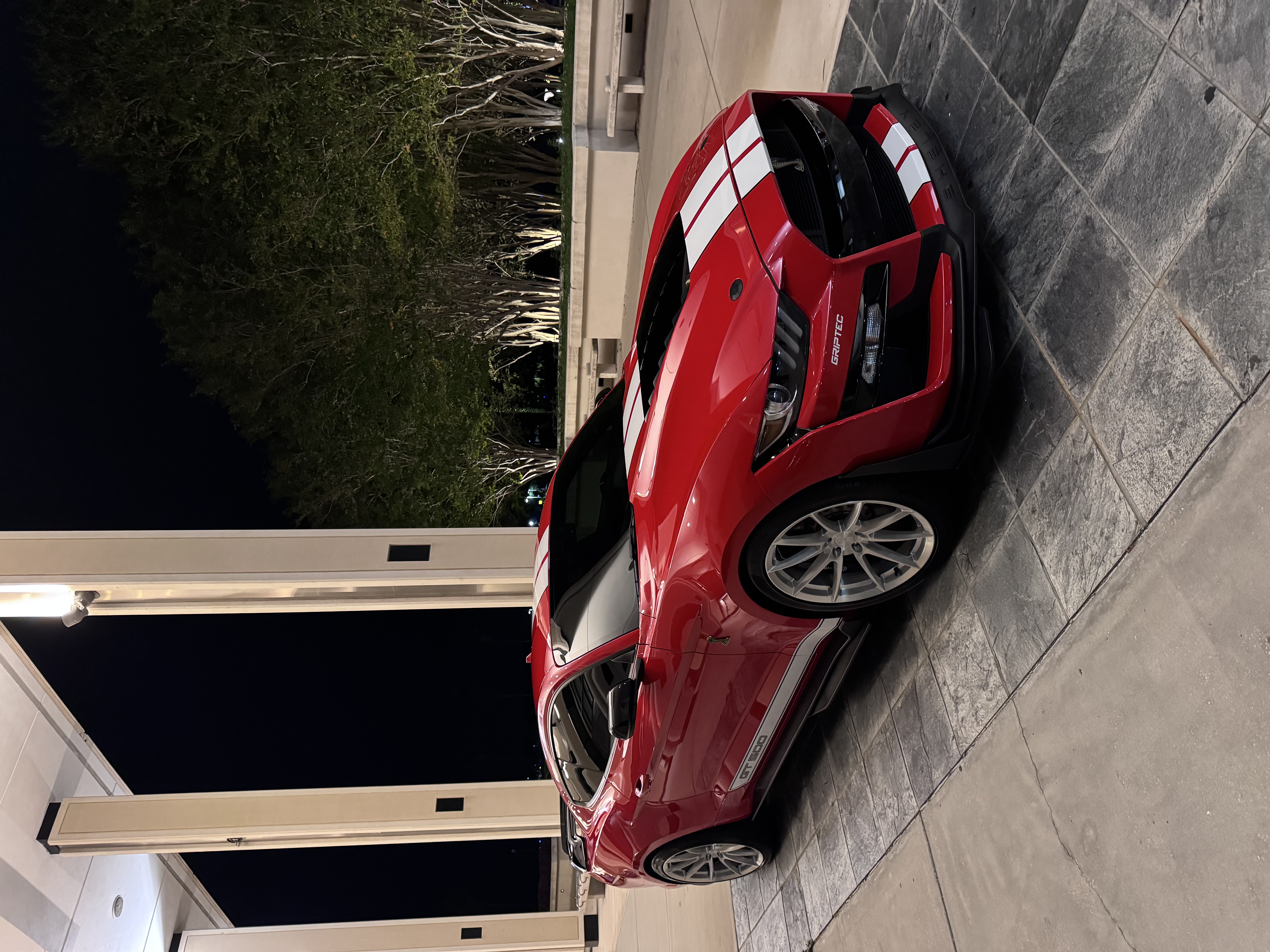 Used 2020 Ford Mustang Shelby GT500 w/ Technology Package RWD image 1