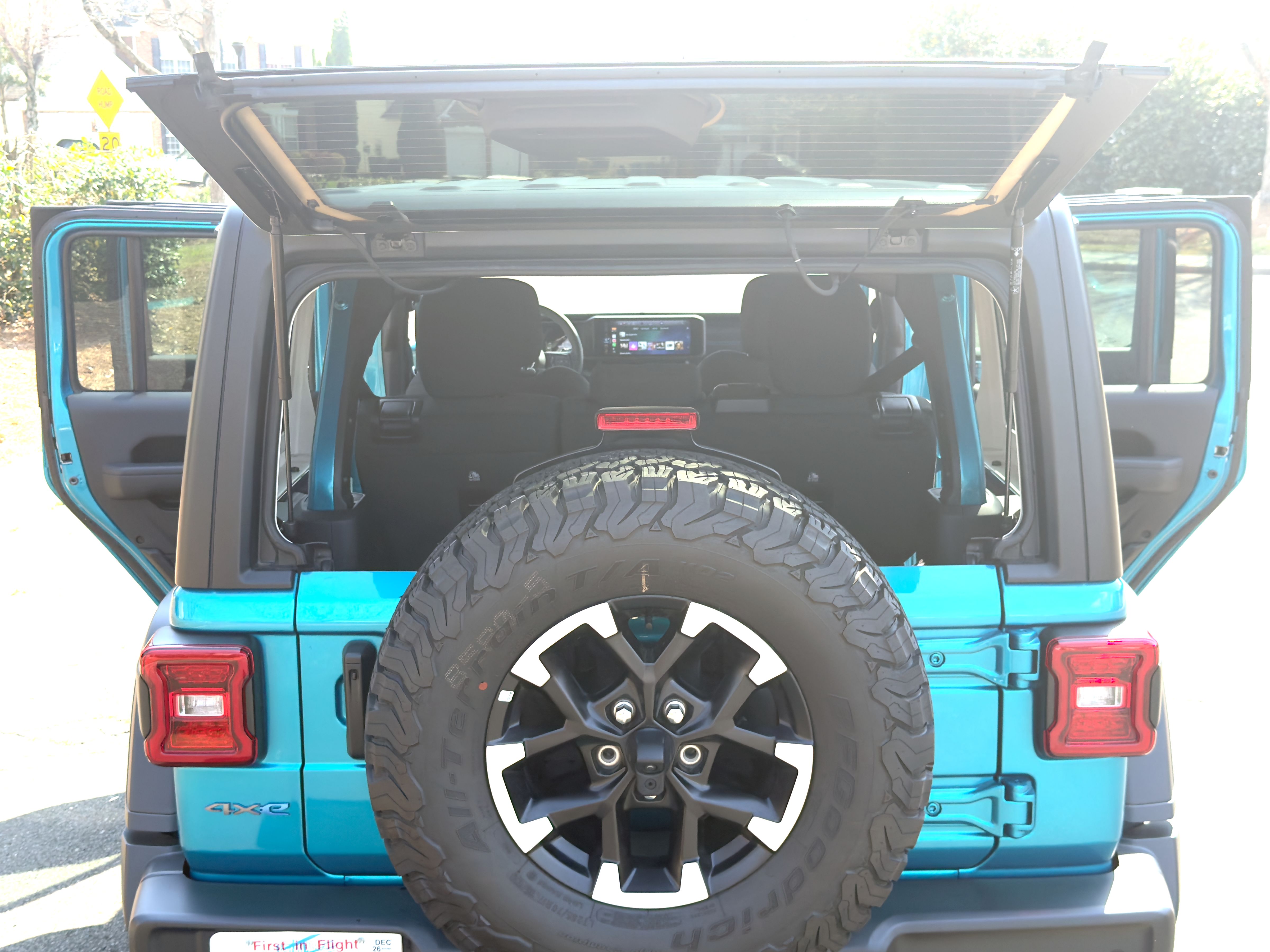 Used 2024 Jeep Wrangler Unlimited Rubicon 4xe w/ Safety Group AWD/4WD image 10