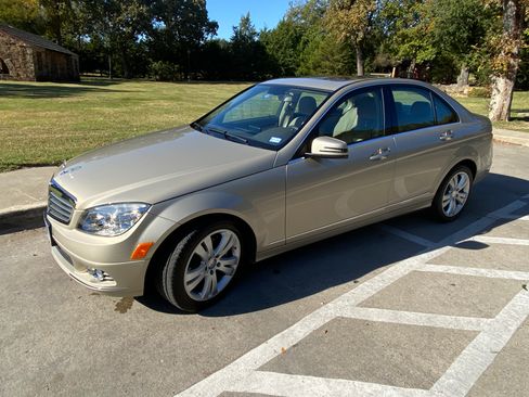 Used 2010 Mercedes-Benz C 300 Sedan image 1