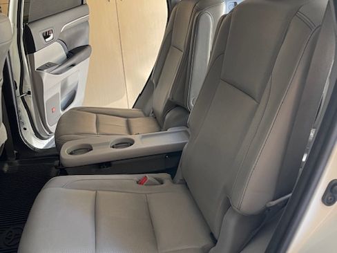 Used 2017 Toyota Highlander Limited Platinum image 11