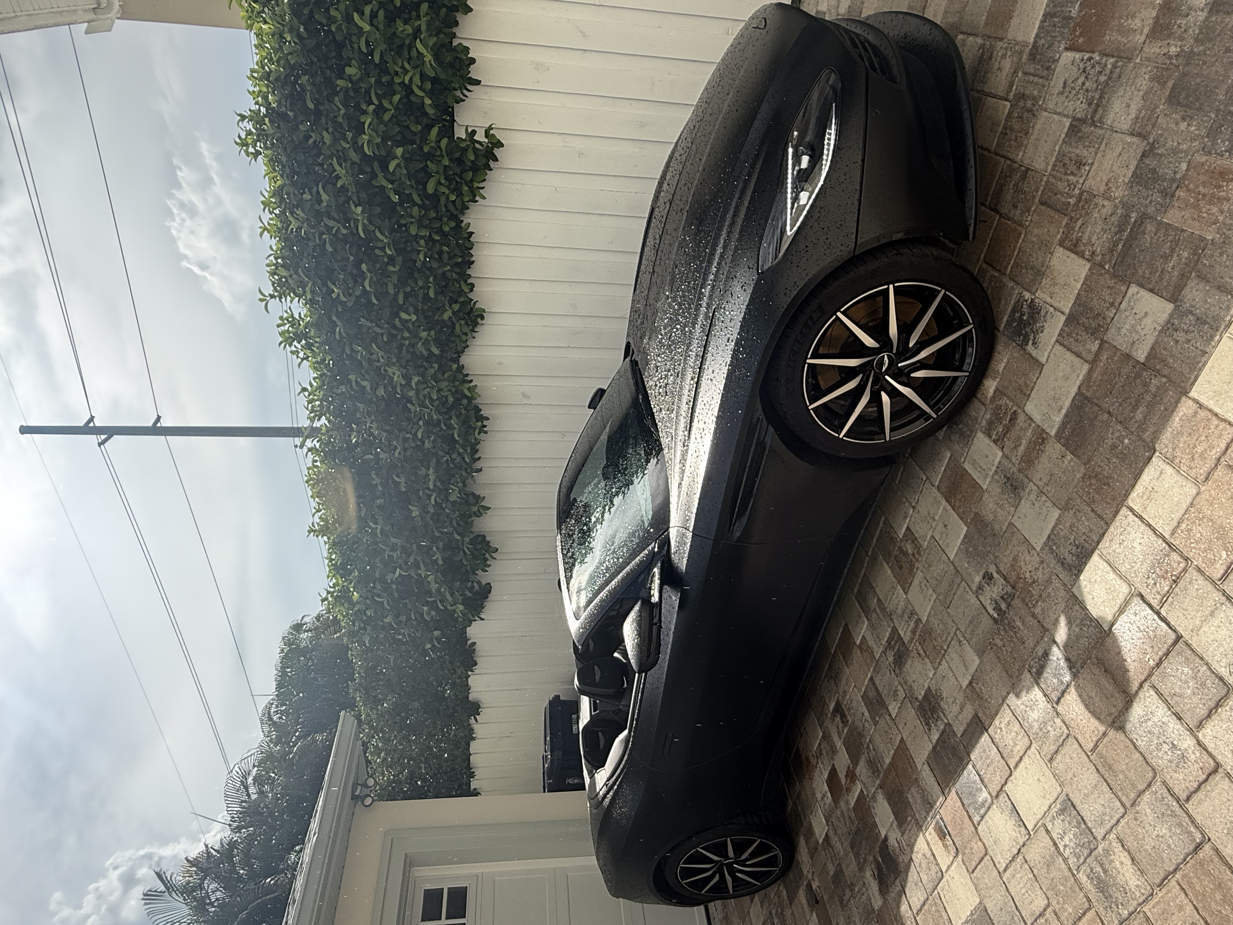 Used 2020 Aston Martin DB11 Volante RWD image 2