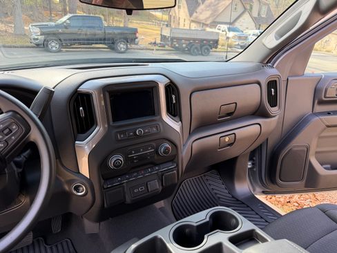 Used 2024 Chevrolet Silverado 1500 Custom image 10