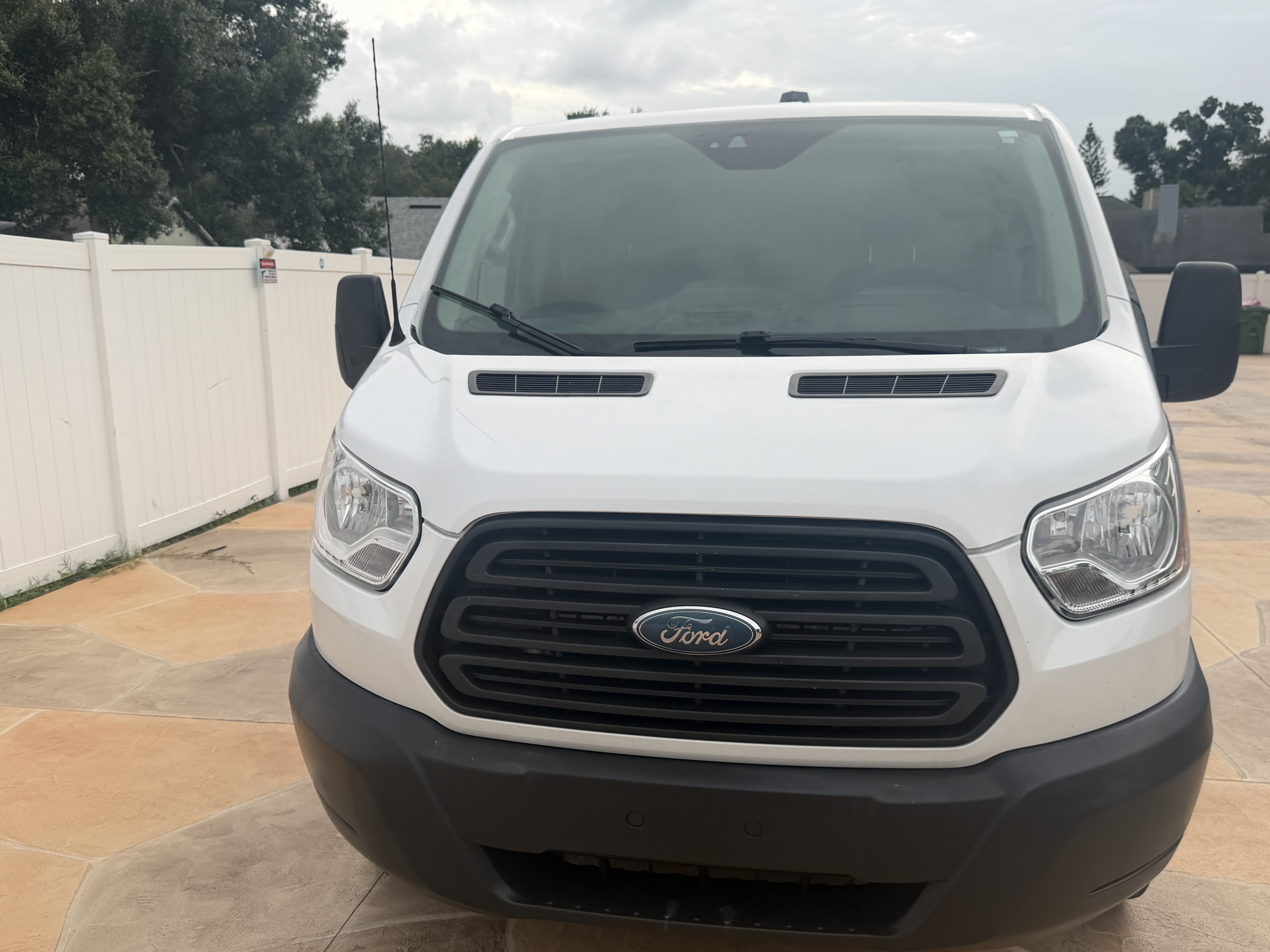 Used 2015 Ford Transit 250 130 Low Roof RWD image 10