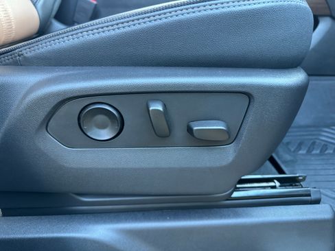 Used 2024 Chevrolet Silverado 2500 High Country w/ High Country Premium Package image 18