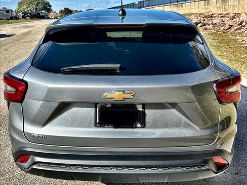 Used 2024 Chevrolet Trax LS w/ LS Convenience Package image 5