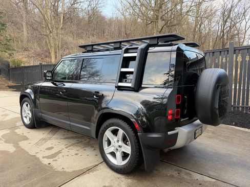 Used 2020 Land Rover Defender 110 SE image 1