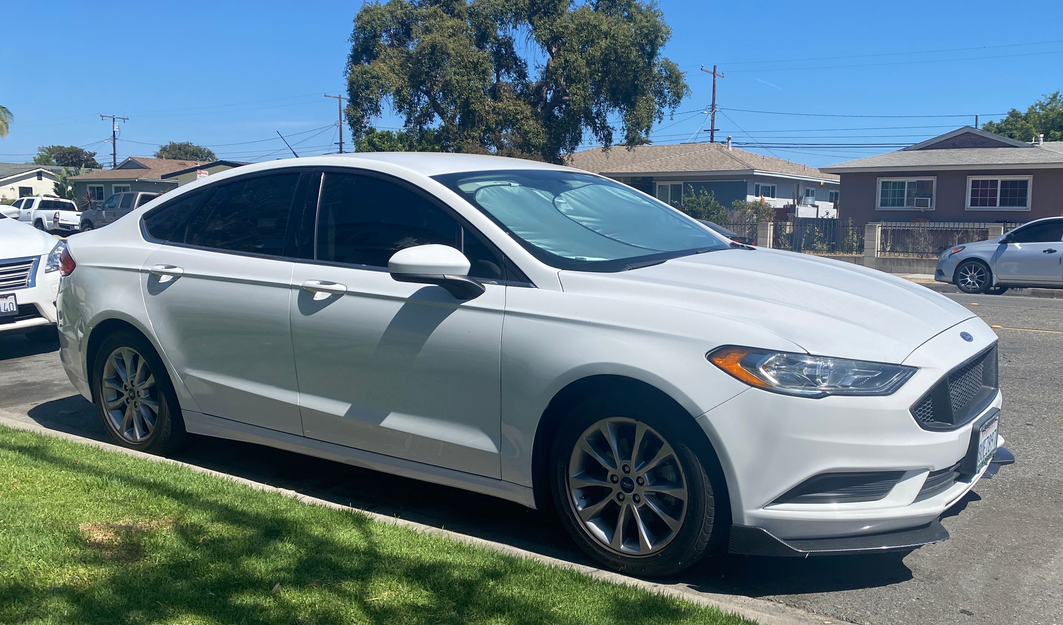 Used 2017 Ford Fusion SE w/ Fusion SE Technology Package FWD image 1