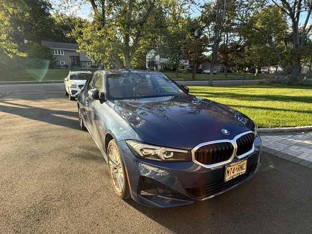 Used 2023 BMW 330e xDrive w/ Premium Package AWD/4WD image 5