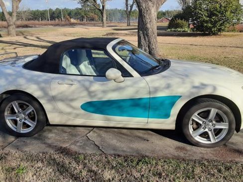 Used 2006 MAZDA MX-5 Miata Touring RWD image 16