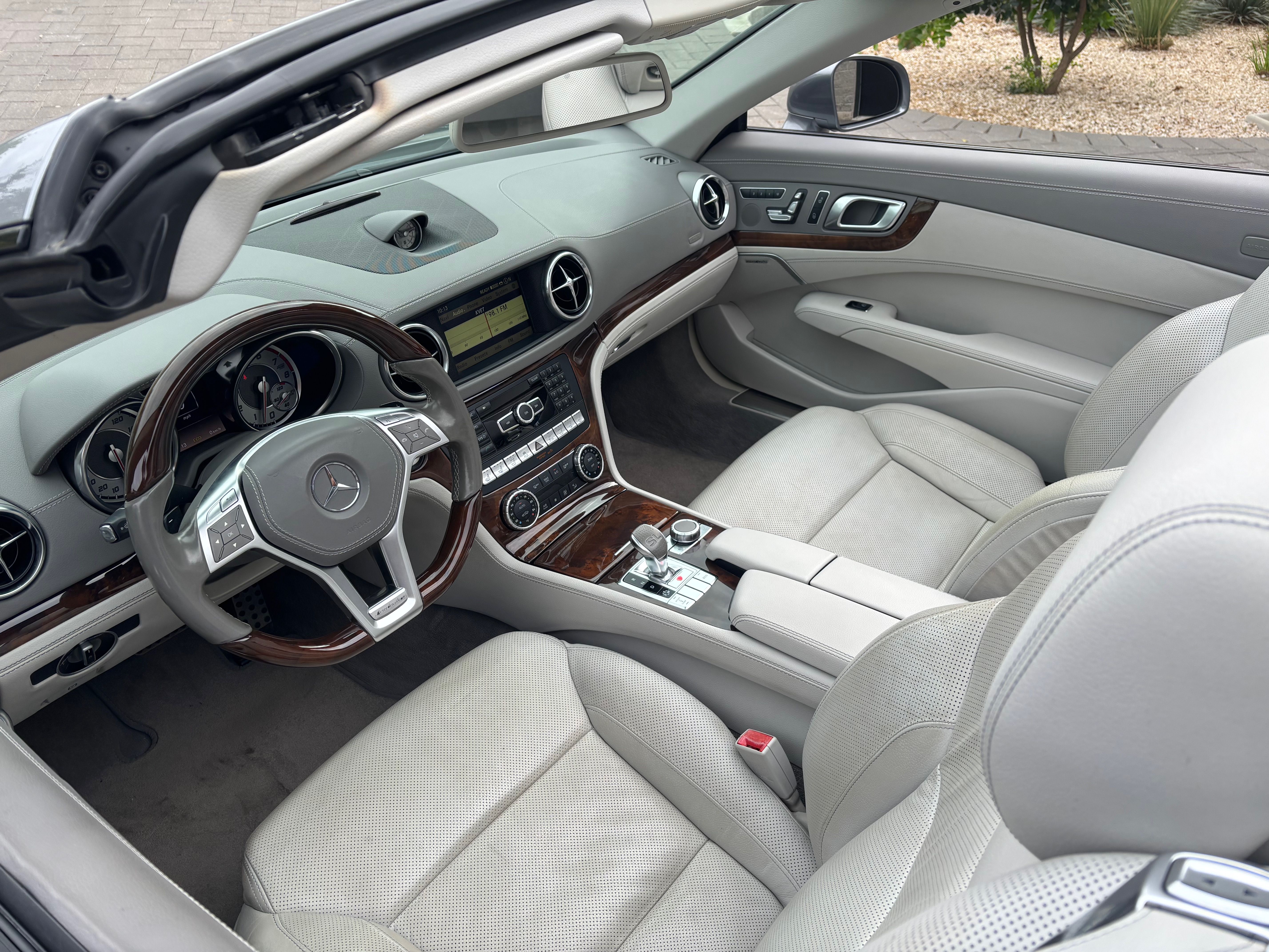 Used 2013 Mercedes-Benz SL 550 image 18