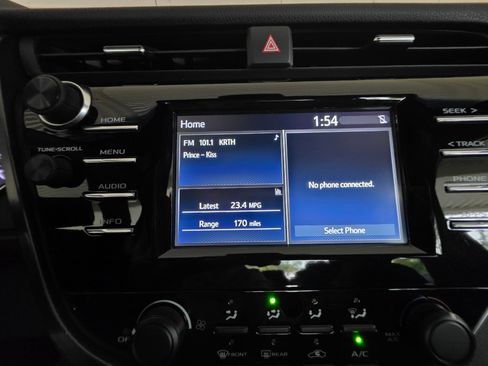 Used 2018 Toyota Camry LE image 14