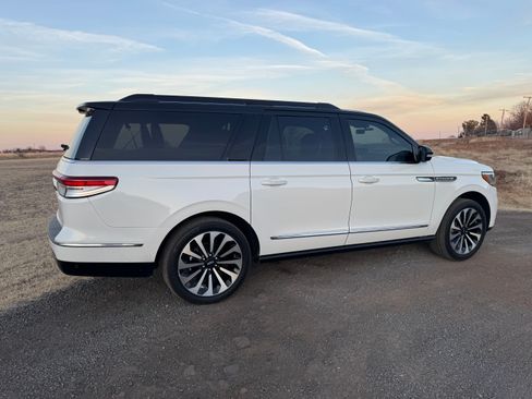 Used 2023 Lincoln Navigator L Reserve image 2