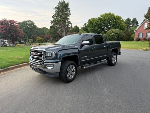 Used 2018 GMC Sierra 1500 SLT AWD/4WD image 2
