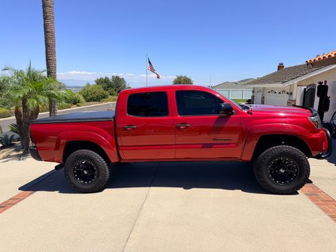 Used 2013 Toyota Tacoma PreRunner w/ SR5 Pkg RWD image 2