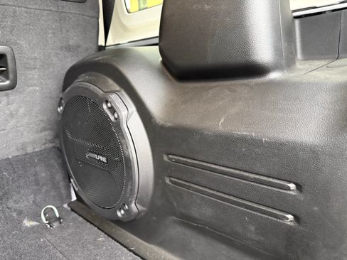 Used 2024 Jeep Wrangler Unlimited w/ Technology Group image 9