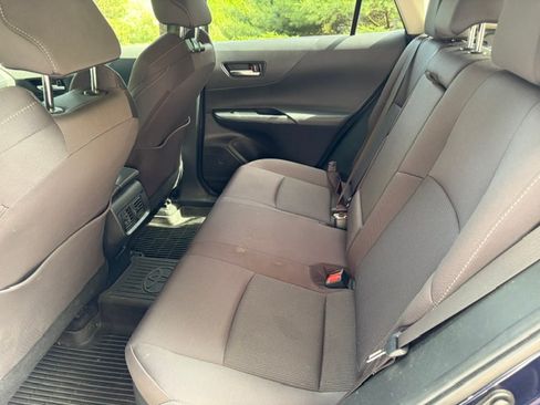 Used 2022 Toyota Venza LE AWD/4WD image 2