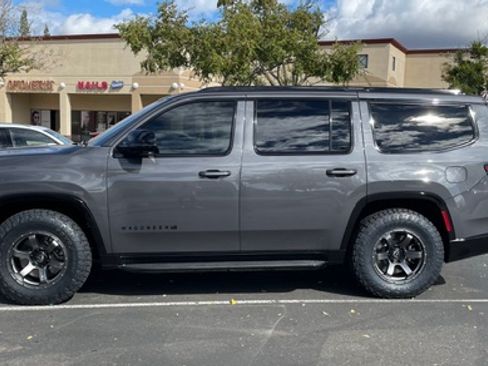 Used 2023 Jeep Wagoneer Series II image 2
