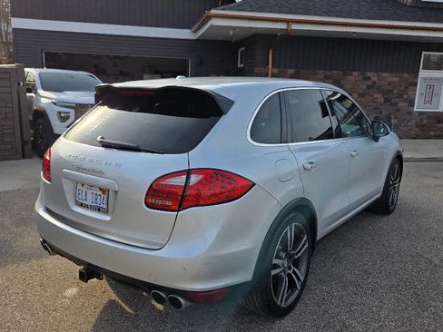 Used 2011 Porsche Cayenne Turbo image 4