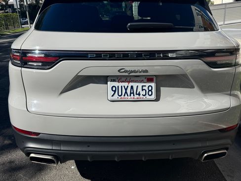 Used 2022 Porsche Cayenne Platinum Edition image 2