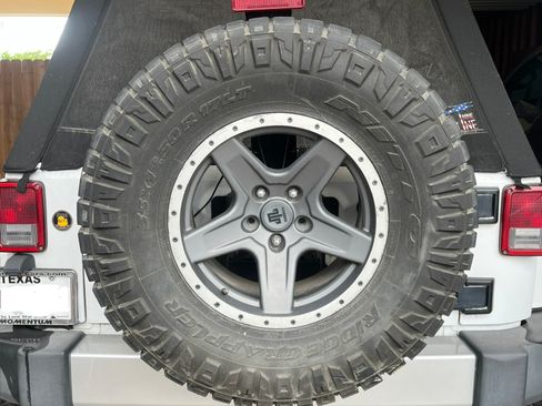 Used 2013 Jeep Wrangler Unlimited Sahara w/ Connectivity Group AWD/4WD image 5