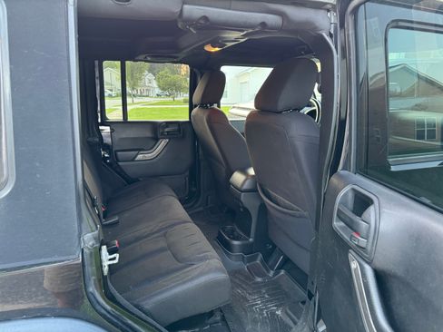 Used 2013 Jeep Wrangler Unlimited Sport image 9