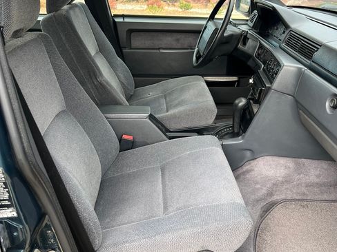 Used 1994 Volvo 940 Wagon RWD image 12