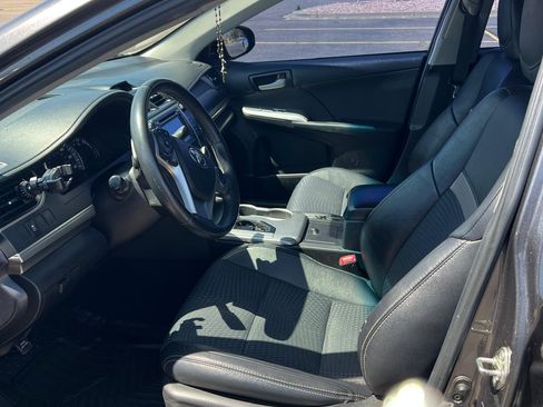Used 2014 Toyota Camry SE image 9