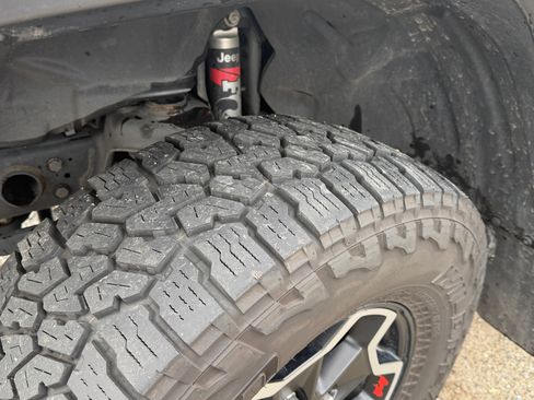 Used 2021 Jeep Gladiator Rubicon image 9