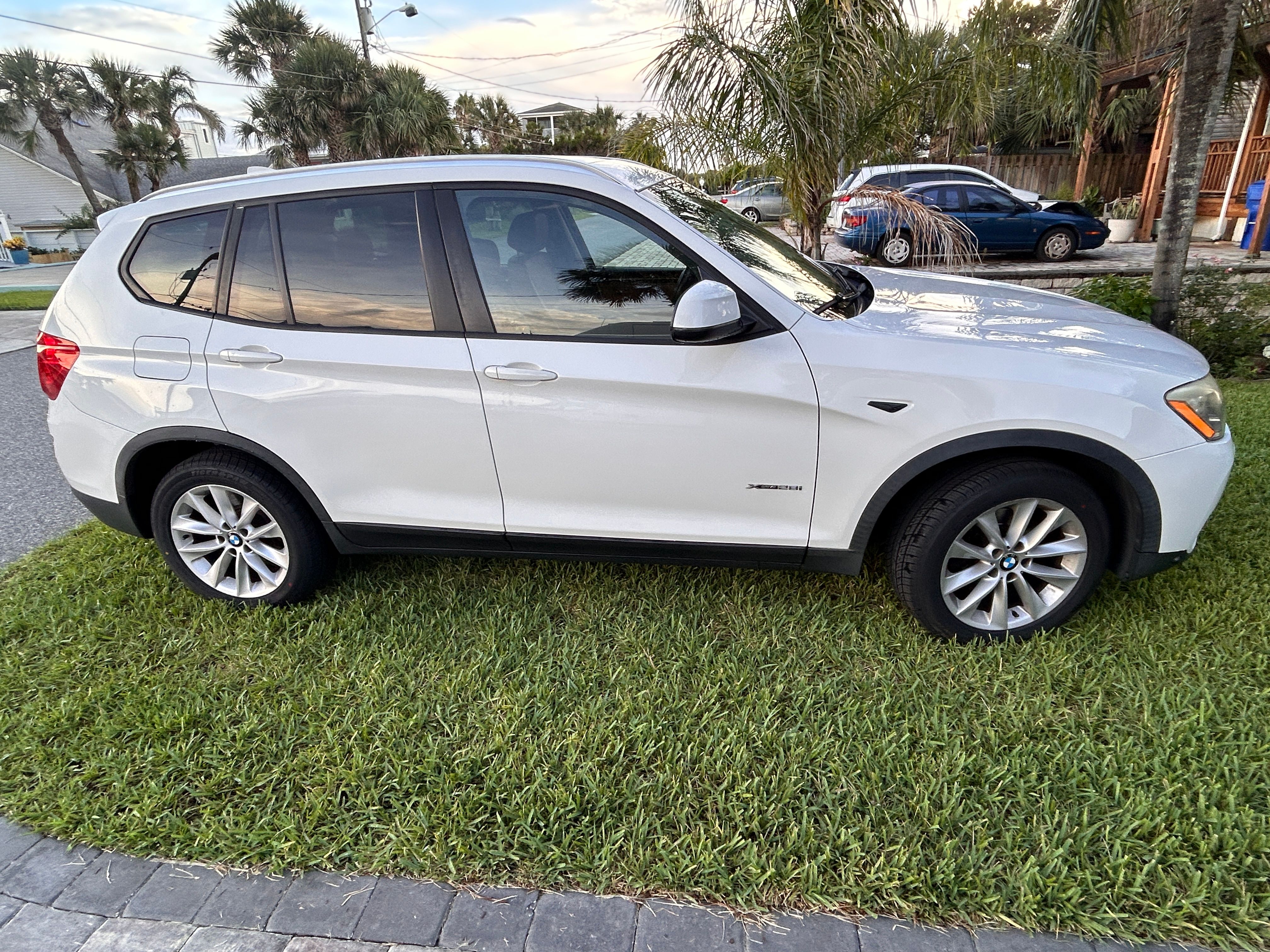 Used 2017 BMW X3 xDrive28i AWD/4WD image 1
