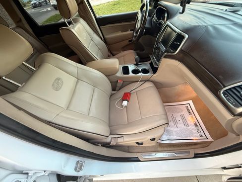 Used 2014 Jeep Grand Cherokee Overland w/ Advanced Technology Group image 9