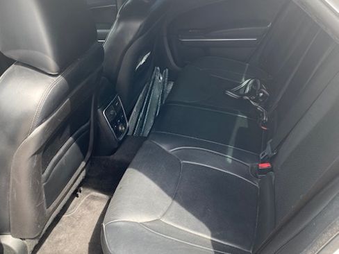 Used 2013 Chrysler 300 C image 5