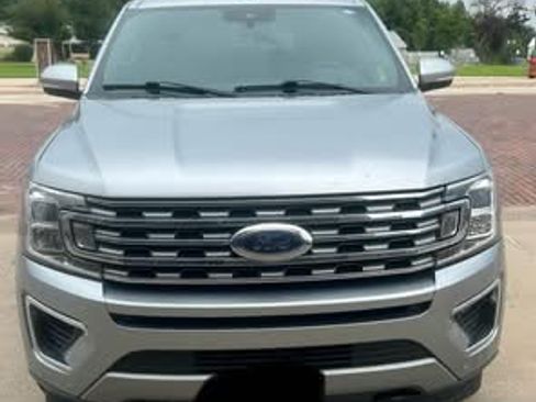 Used 2020 Ford Expedition Limited image 5